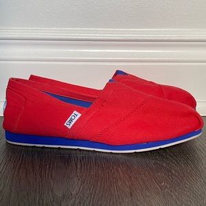 NWOT- TOMS Slip ons